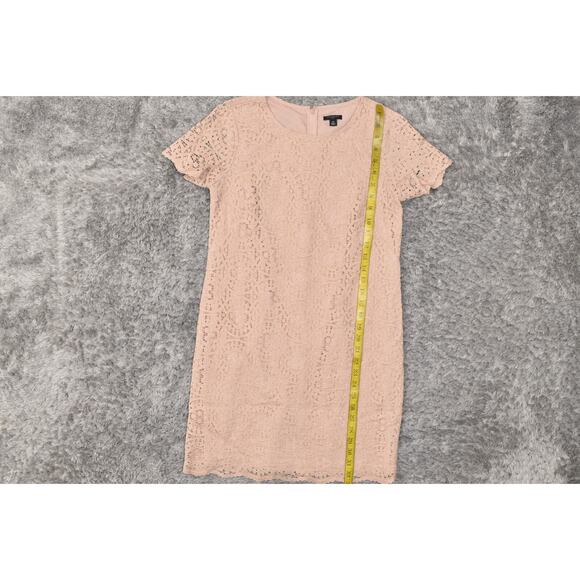 Ann Taylor Beige Shift Dress Size 2P Petite Nylon Floral Short Sleeve Zip - Picture 2 of 7